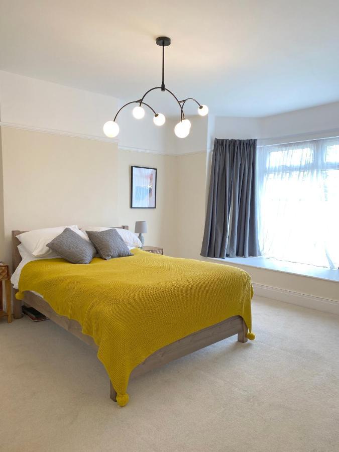 1 Ashford Road Guesthouse Redhill  Екстер'єр фото