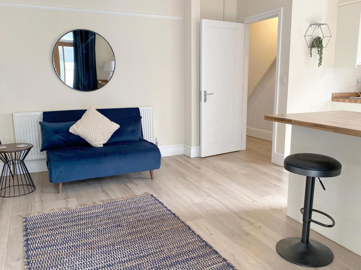 1 Ashford Road Guesthouse Redhill  Екстер'єр фото