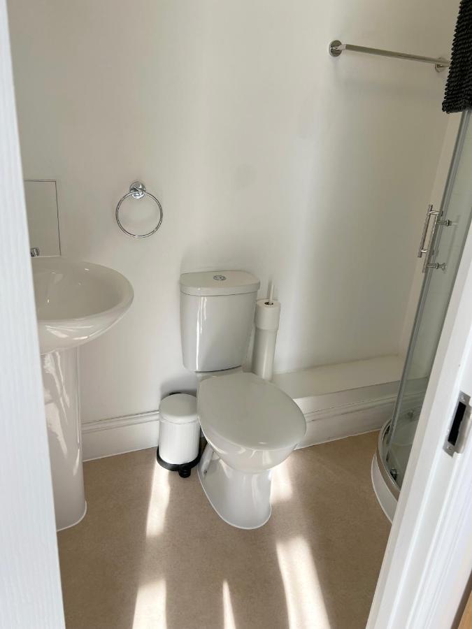 1 Ashford Road Guesthouse Redhill  Екстер'єр фото