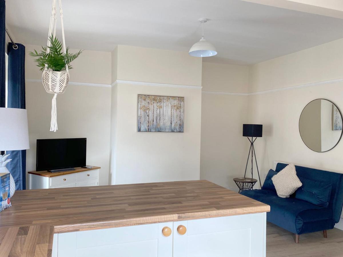 1 Ashford Road Guesthouse Redhill  Екстер'єр фото