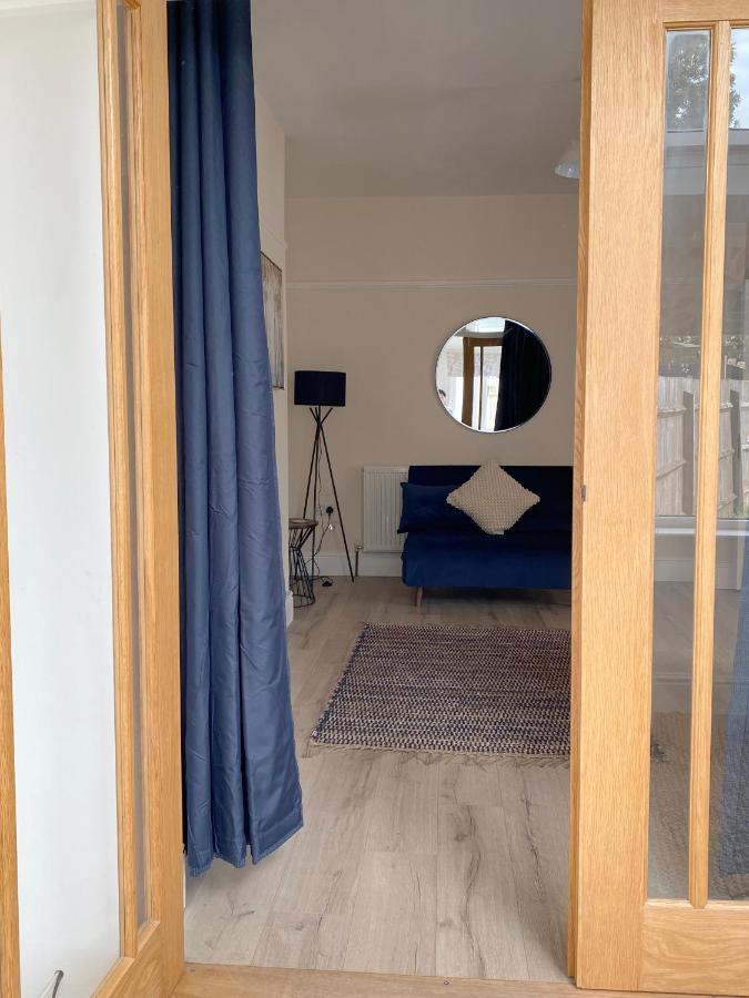 1 Ashford Road Guesthouse Redhill  Екстер'єр фото