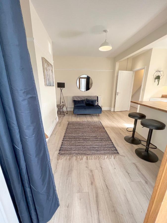 1 Ashford Road Guesthouse Redhill  Екстер'єр фото