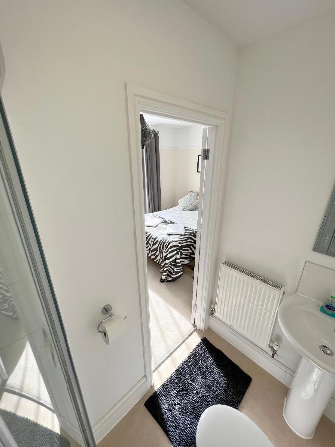 1 Ashford Road Guesthouse Redhill  Екстер'єр фото