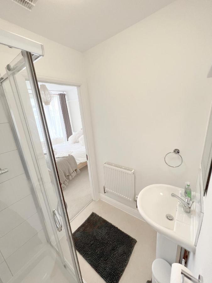1 Ashford Road Guesthouse Redhill  Екстер'єр фото