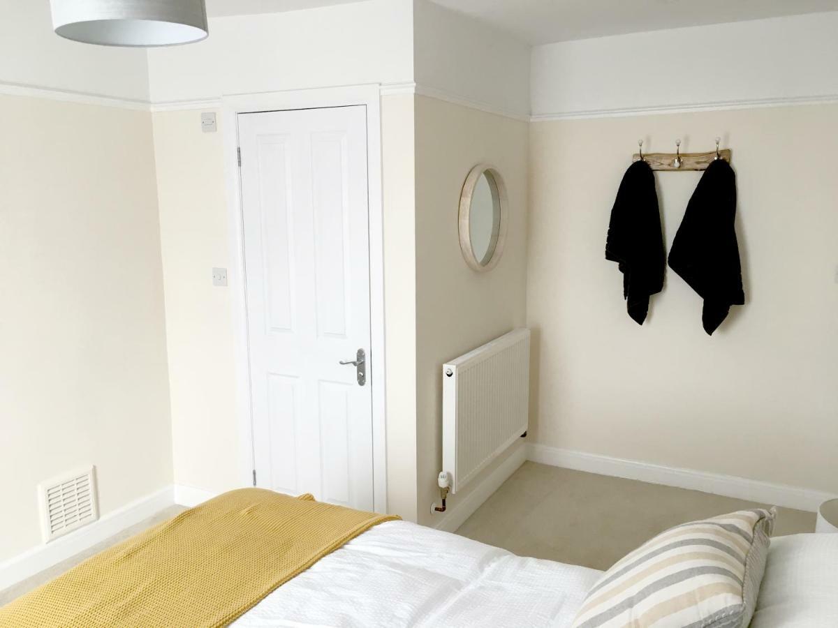 1 Ashford Road Guesthouse Redhill  Екстер'єр фото