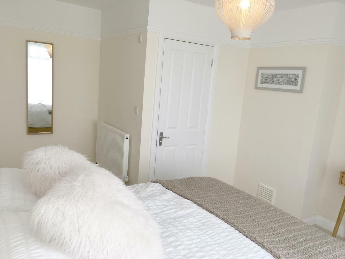 1 Ashford Road Guesthouse Redhill  Екстер'єр фото