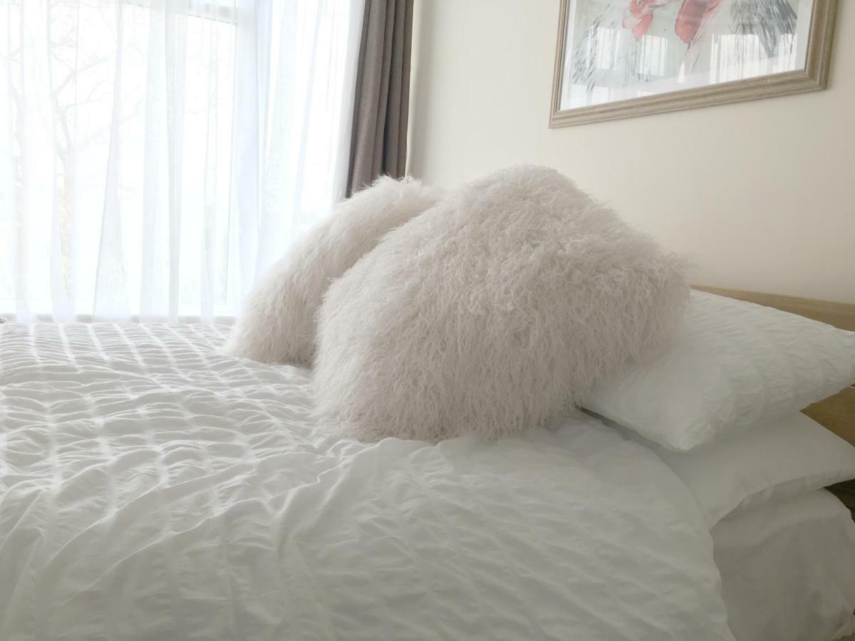 1 Ashford Road Guesthouse Redhill  Екстер'єр фото