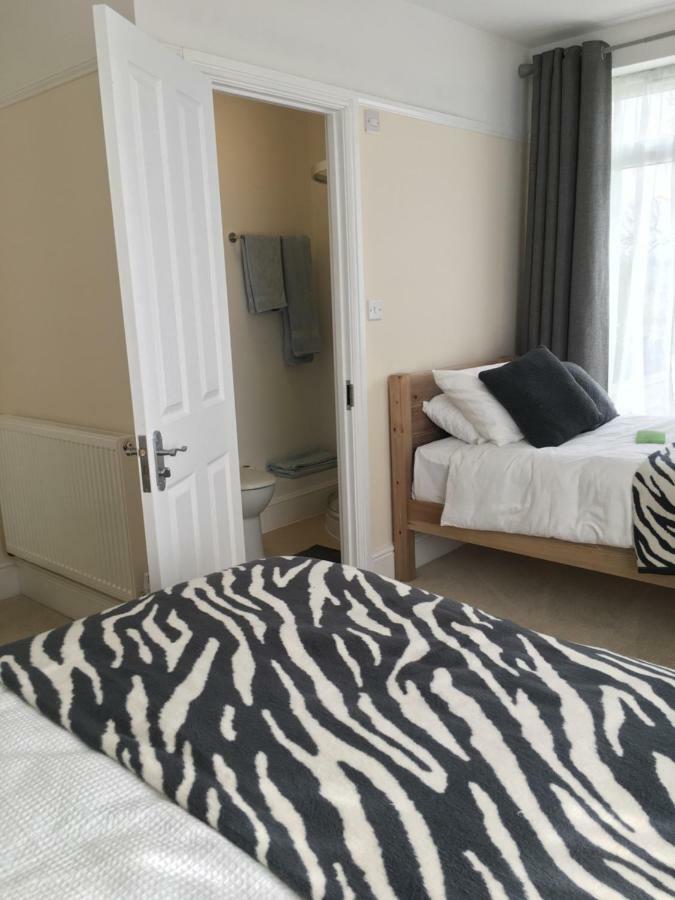 1 Ashford Road Guesthouse Redhill  Екстер'єр фото