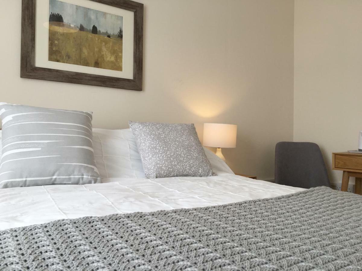 1 Ashford Road Guesthouse Redhill  Екстер'єр фото