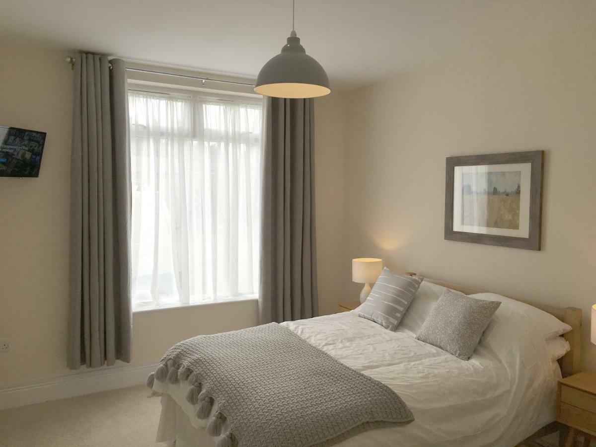 1 Ashford Road Guesthouse Redhill  Екстер'єр фото