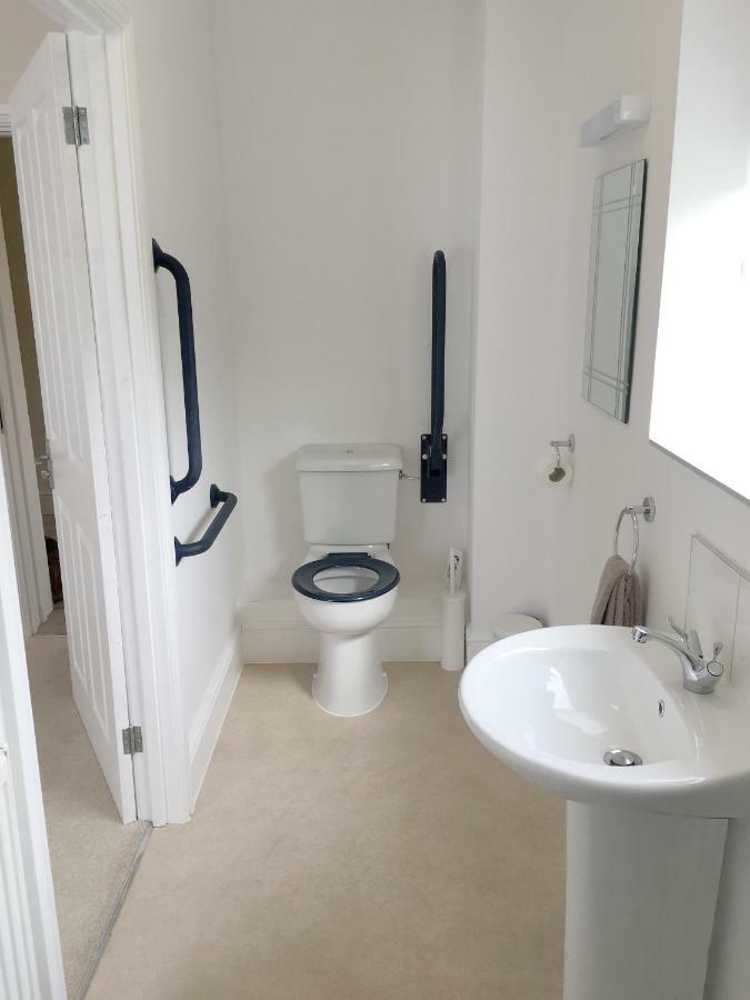 1 Ashford Road Guesthouse Redhill  Екстер'єр фото
