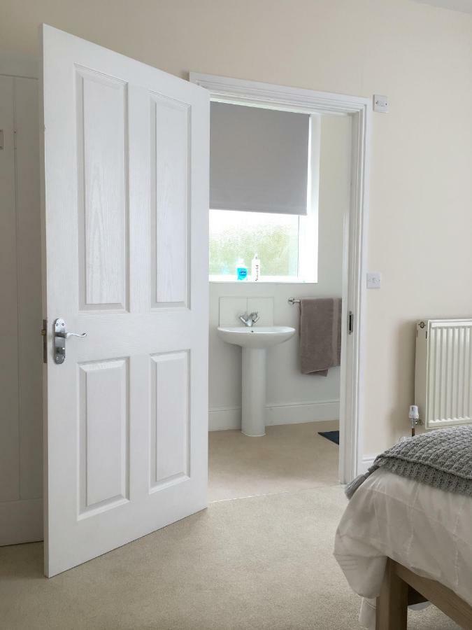 1 Ashford Road Guesthouse Redhill  Екстер'єр фото