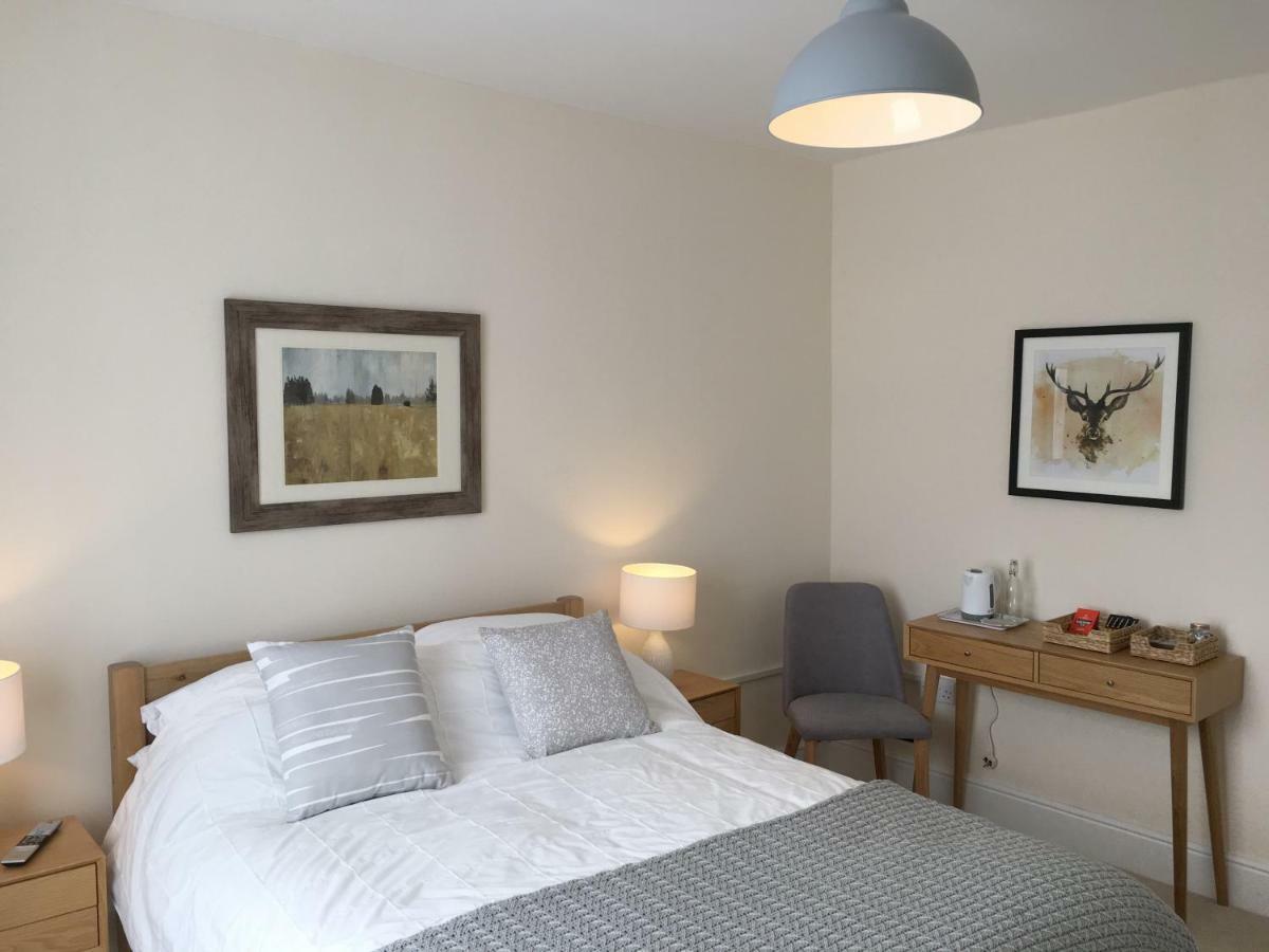 1 Ashford Road Guesthouse Redhill  Екстер'єр фото