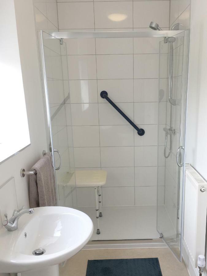 1 Ashford Road Guesthouse Redhill  Екстер'єр фото