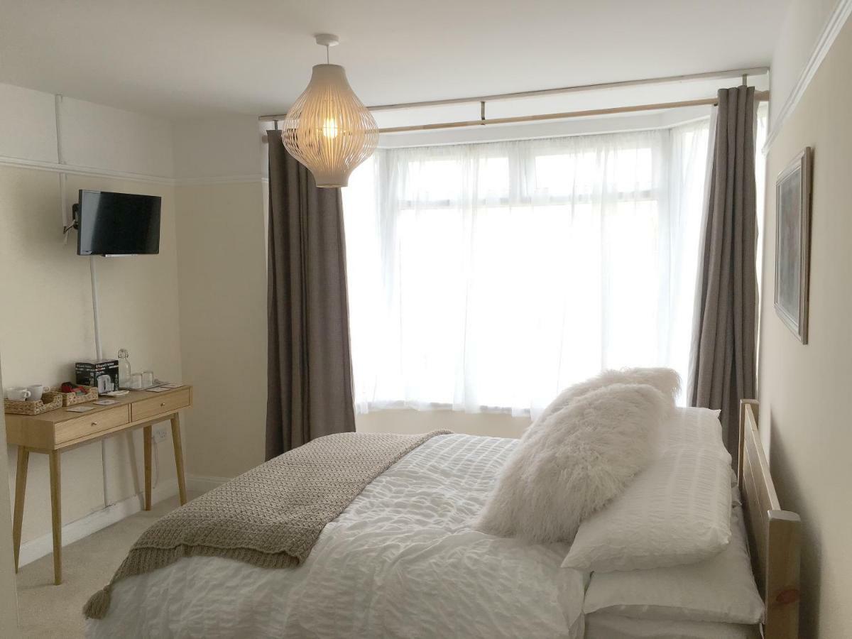 1 Ashford Road Guesthouse Redhill  Екстер'єр фото