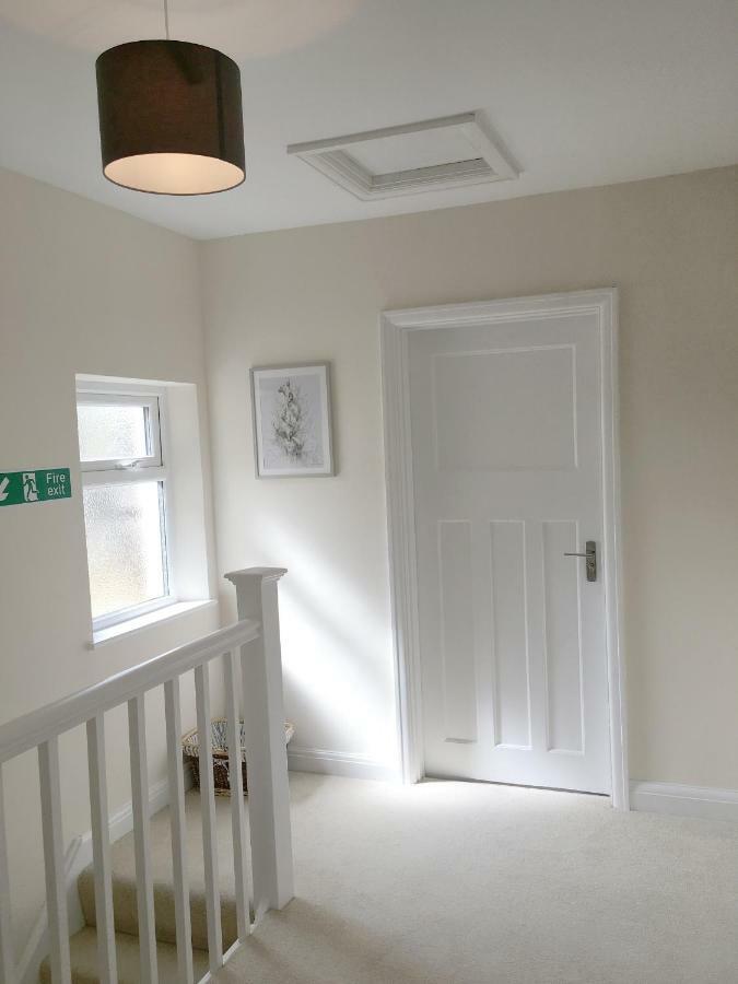 1 Ashford Road Guesthouse Redhill  Екстер'єр фото